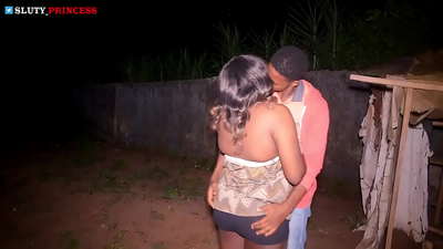 Chikondi cha m'misewu ndi kugonana kotentha ndi mtsikana wolemera kwambiri wa kalabu